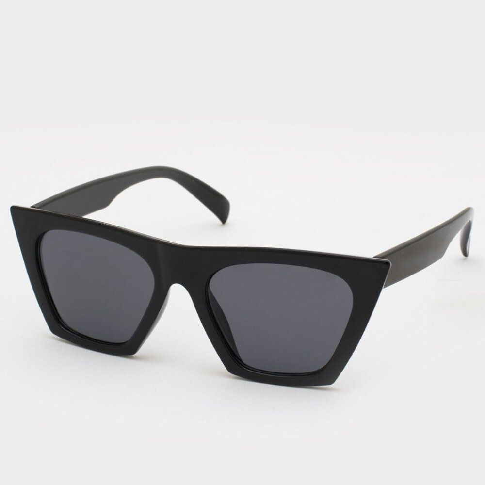 Tillys Oversized Cat Eye Sunglasses  Bold Retro Plastic Frame  Fashion Statement